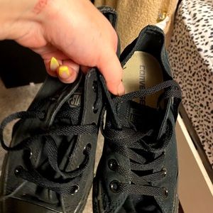 all black low converse women’s